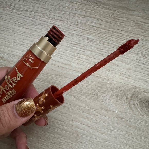 Too Faced "Gingerbread Man" liquid lipstick - Picture 4 of 8